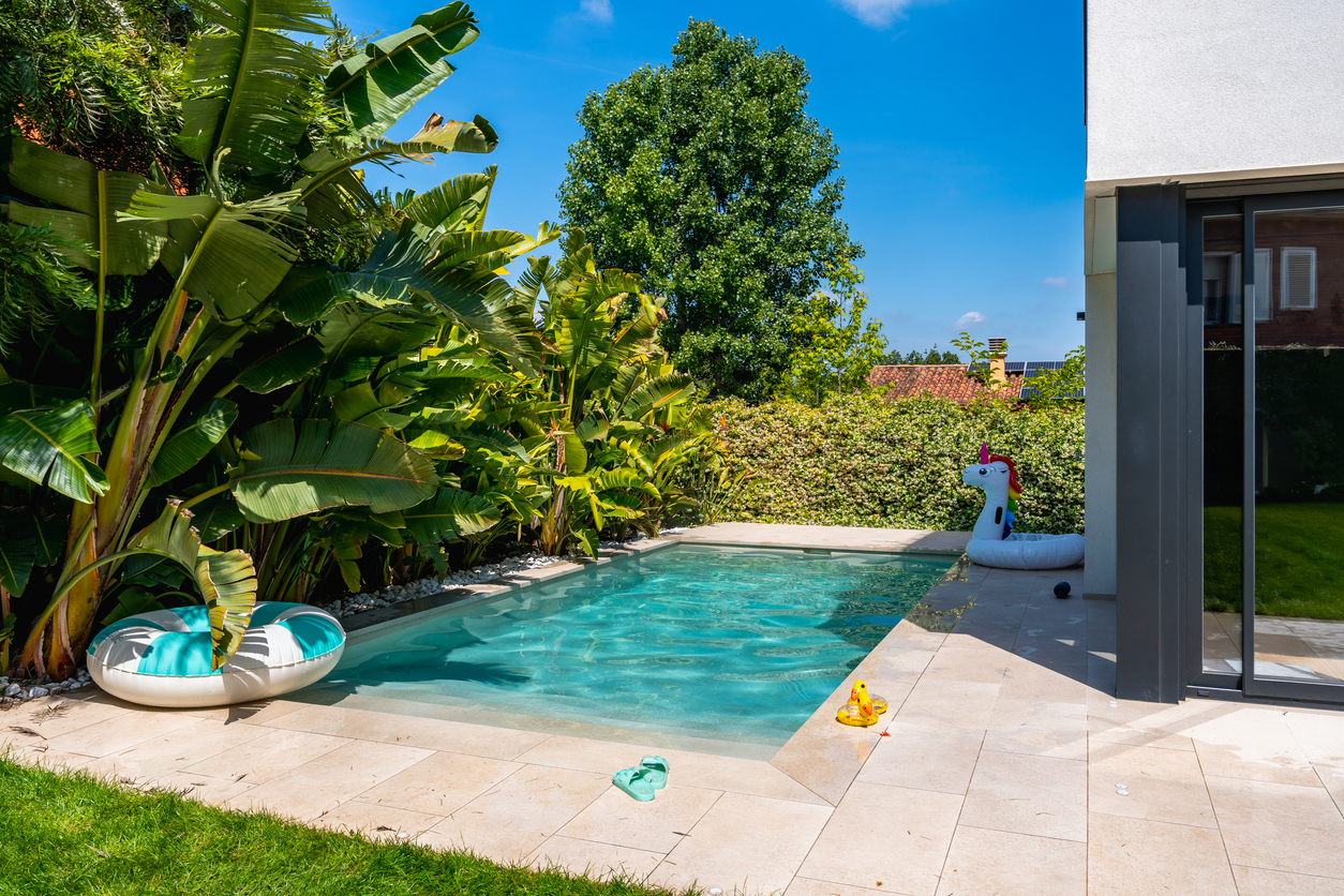 best-tile-Around-Pools-and-Spas